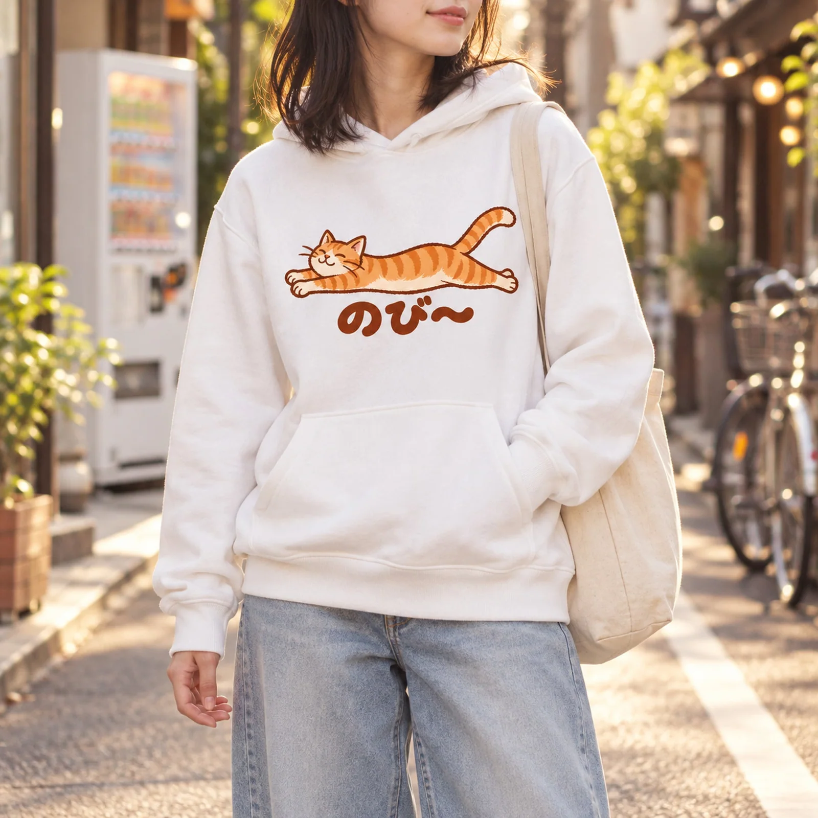 「のび〜」茶トラ猫パーカー ホワイト ストリートスタイル 着用イメージ