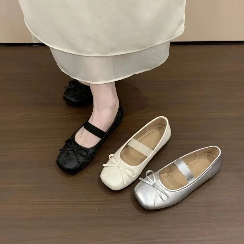 ルーシー スクエアトゥフラットの着用イメージ（画像4）