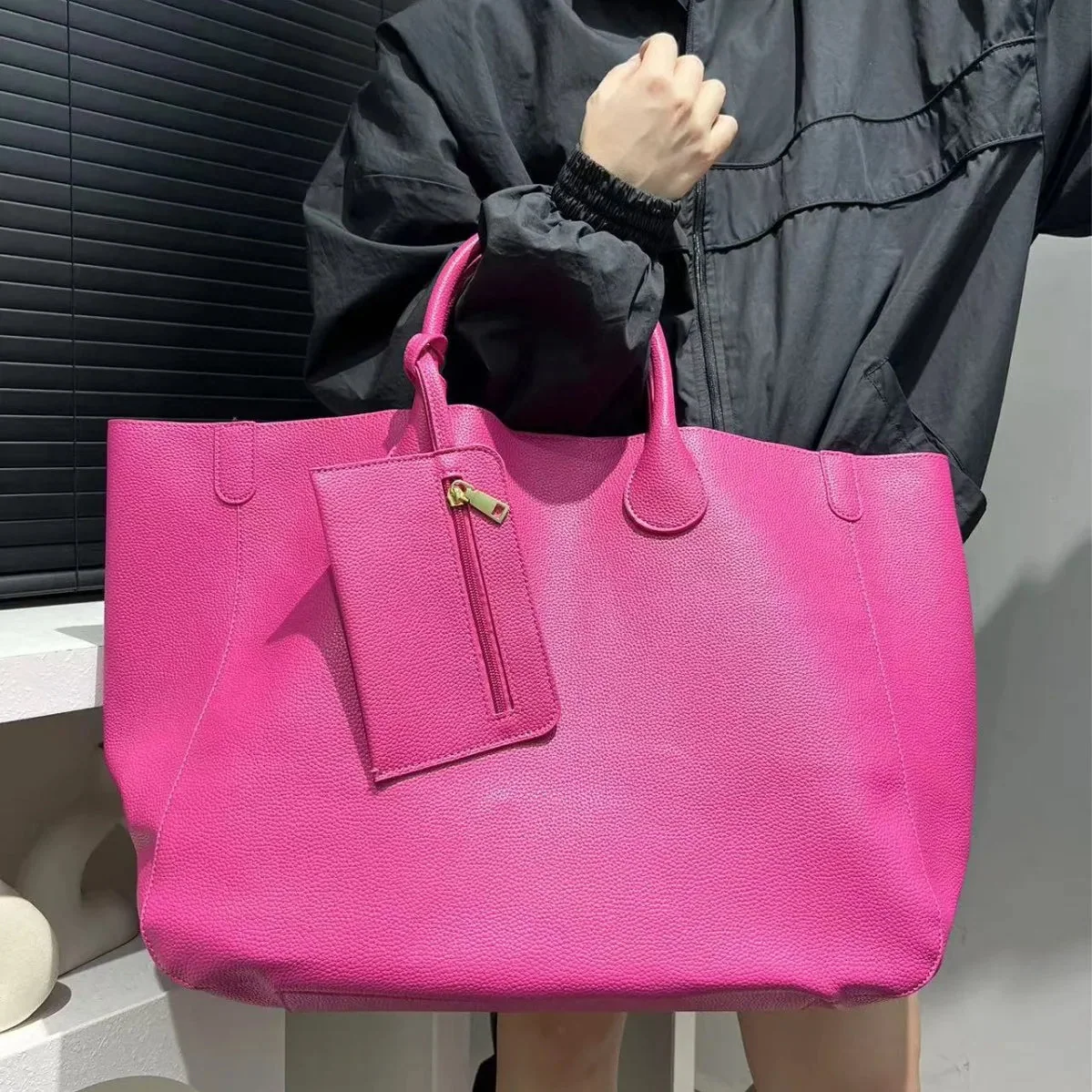 ニア ソフトジップトートのカラーバリエーション（画像8）