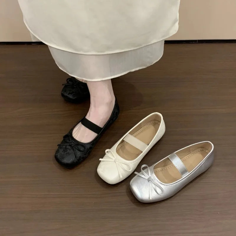 ルーシー スクエアトゥフラットの着用イメージ（画像4）