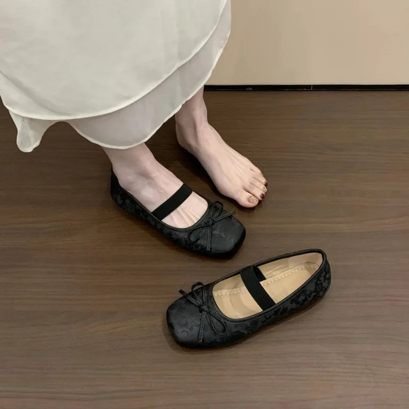 ルーシー スクエアトゥフラットの着用イメージ（画像5）
