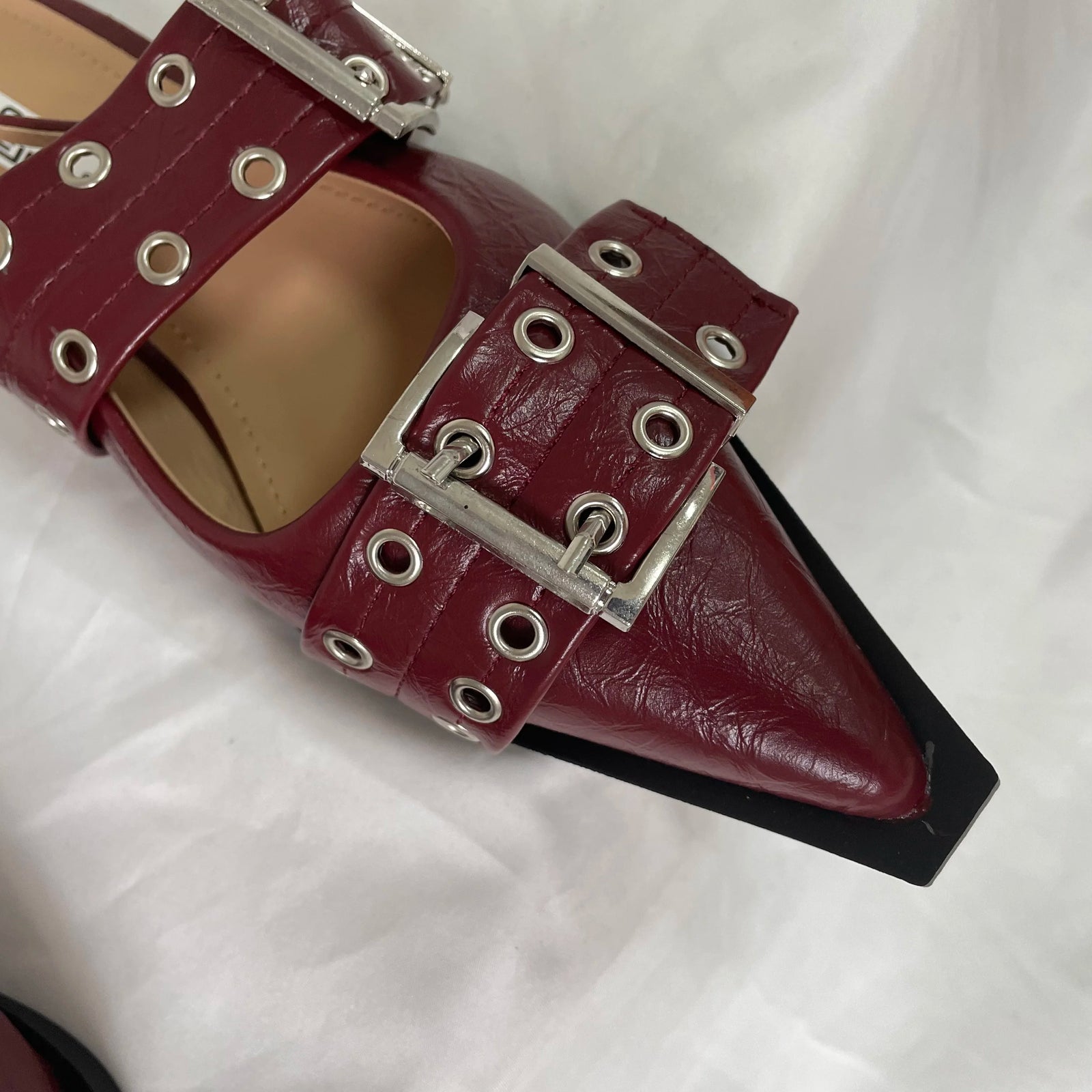 ソフィ ポインテッドスリングバックのディテール（画像8）